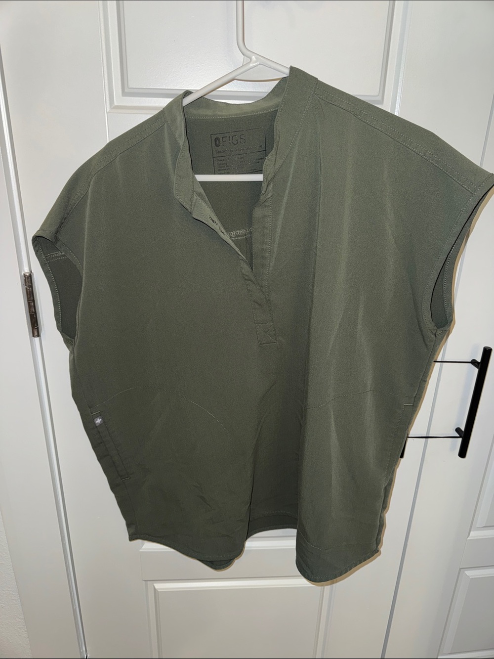 🔹MEDIUM FIGS RAFAELA OVERSIZED SCRUP TOP - Moss
